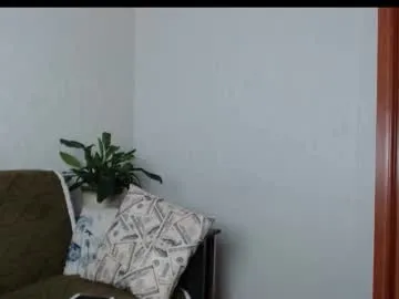 shiny-lily – webcam model profile photo Image 7