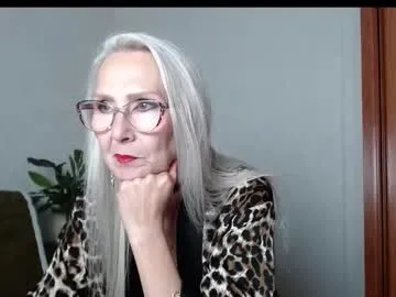 shiny-lily – webcam model profile photo Image 8