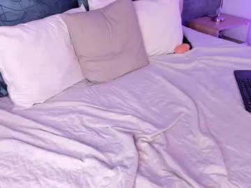 Lorablu – webcam model profile photo Image 10