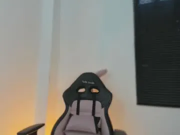 Lorablu – webcam model profile photo Image 4