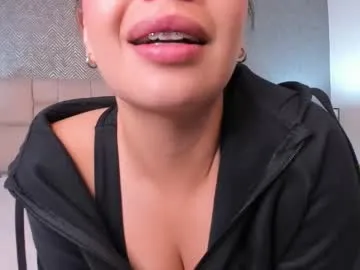 Lorablu – webcam model profile photo Image 8