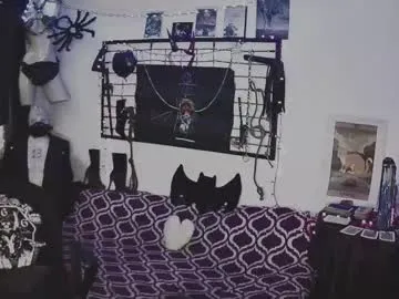 shiny-lily – webcam model profile photo Image 16