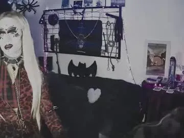 shiny-lily – webcam model profile photo Image 18