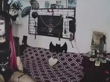 shiny-lily – webcam model profile photo Image 5