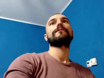 Vik1One1 – webcam model profile photo Image 3