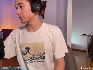 krissone – webcam model profile photo Image 12