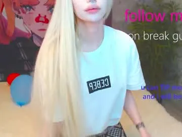 krissone – webcam model profile photo Image 17