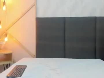 VikaAndMilana – webcam model profile photo Image 9