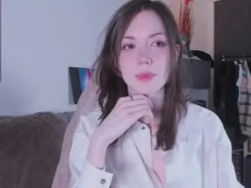 FoxyLina – webcam model profile photo Image 3