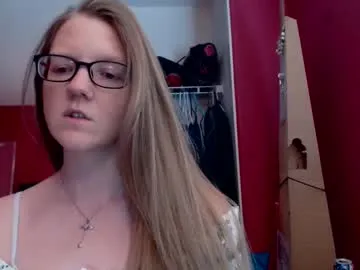 cutesmiles – webcam model profile photo Image 15