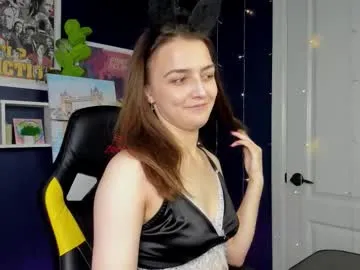 mightylaura – webcam model profile photo Image 13