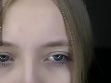 MiaLiaHot – webcam model profile photo Image 3