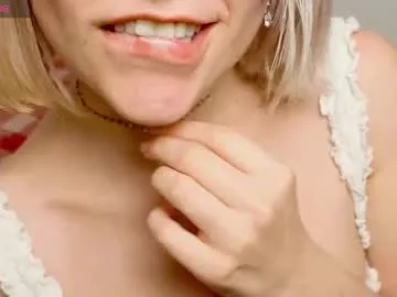 SheOnShe – webcam model profile photo Image 12