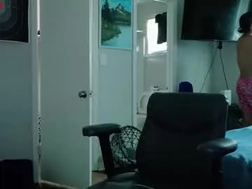 millemimi – webcam model profile photo Image 9