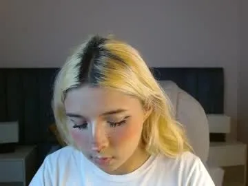 aliiz_01 – webcam model profile photo Image 2