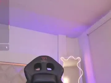 krissone – webcam model profile photo Image 19