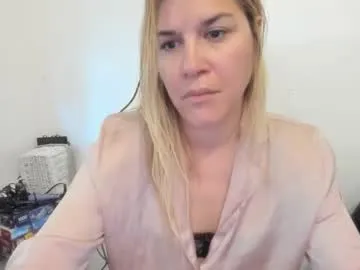 yourfavorite_bigclit – webcam model profile photo Image 15