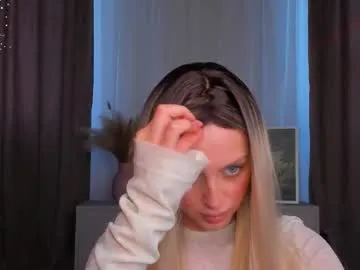 Kristallik-1 – webcam model profile photo Image 10