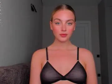 Kristallik-1 – webcam model profile photo Image 17