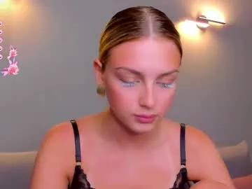 Kristallik-1 – webcam model profile photo Image 2