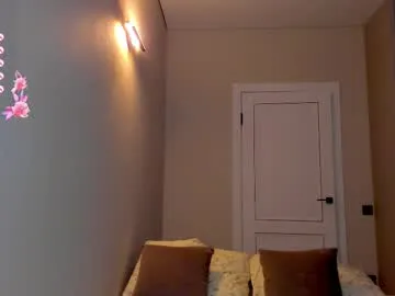 Kristallik-1 – webcam model profile photo Image 4