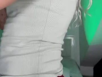 BeautyTriple – webcam model profile photo Image 13