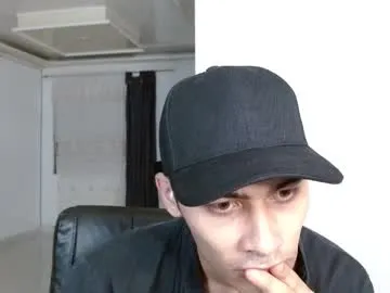 SheOnShe – webcam model profile photo Image 2