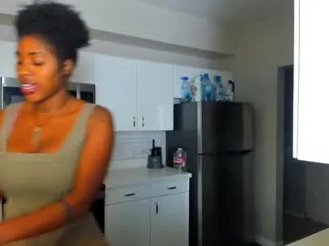 glossybabe_ – webcam model profile photo Image 13