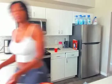 glossybabe_ – webcam model profile photo Image 19