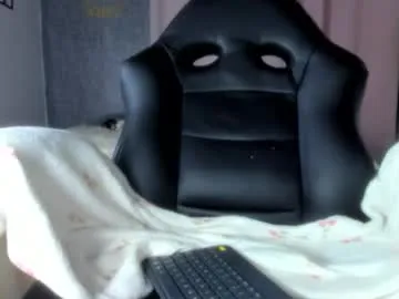 PeachPie – webcam model profile photo Image 10