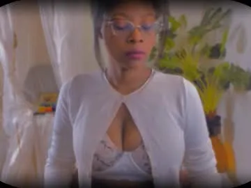 xunybany – webcam model profile photo Image 3