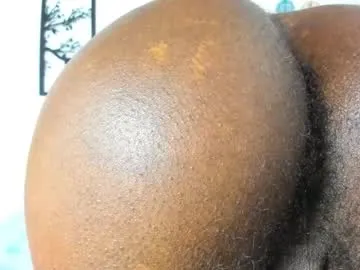 Likachkaa – webcam model profile photo Image 6