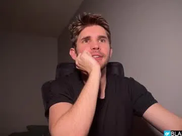 saraloverays – webcam model profile photo Image 2