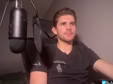 saraloverays – webcam model profile photo Image 4