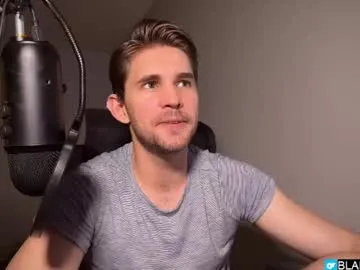 saraloverays – webcam model profile photo Image 7