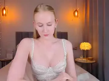 blondiemermaid Image 17