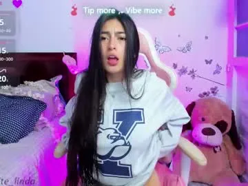 -cutiekitty- – webcam model profile photo Image 9