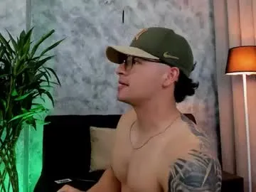 little__sophie18 – webcam model profile photo Image 16