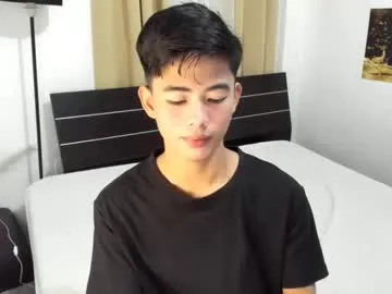 Almondmilka – webcam model profile photo Image 11