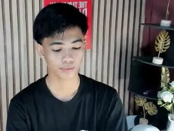 Almondmilka – webcam model profile photo Image 17