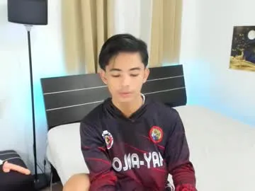 Almondmilka – webcam model profile photo Image 5