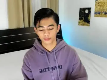 Almondmilka – webcam model profile photo Image 7