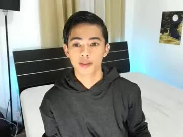 Almondmilka – webcam model profile photo Image 8