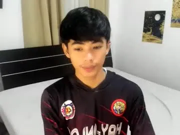 Almondmilka – webcam model profile photo Image 9