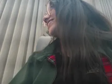 diffgirls1-1 – webcam model profile photo Image 3