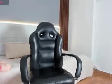 im_milancs – webcam model profile photo Image 9