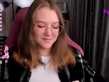 Almondmilka – webcam model profile photo Image 10