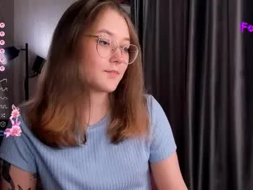 Almondmilka – webcam model profile photo Image 14