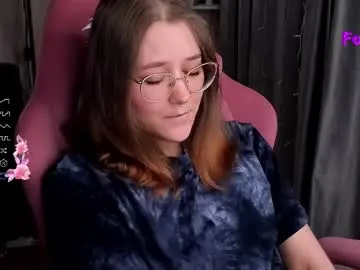 Almondmilka – webcam model profile photo Image 5