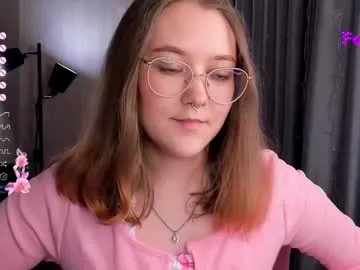 Almondmilka – webcam model profile photo Image 6